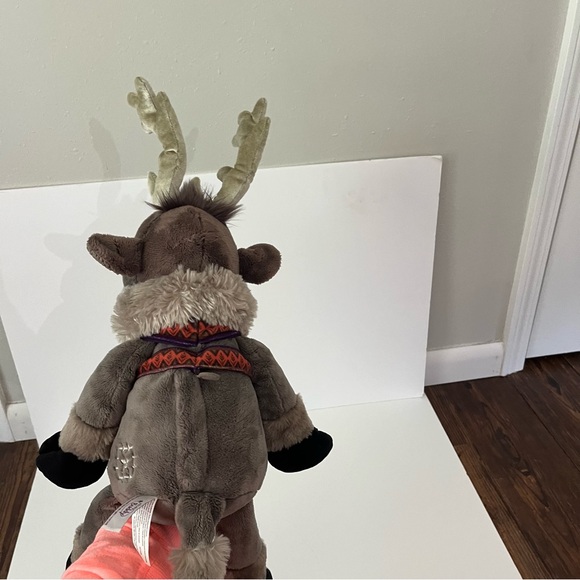 Scentsy x Disney - Sven the Reindeer from Frozen - Anna and Elsa Movie & Scent - Picture 10 of 11